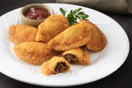 پیراشکی گوشت 2.5کیلویی دلوچی
